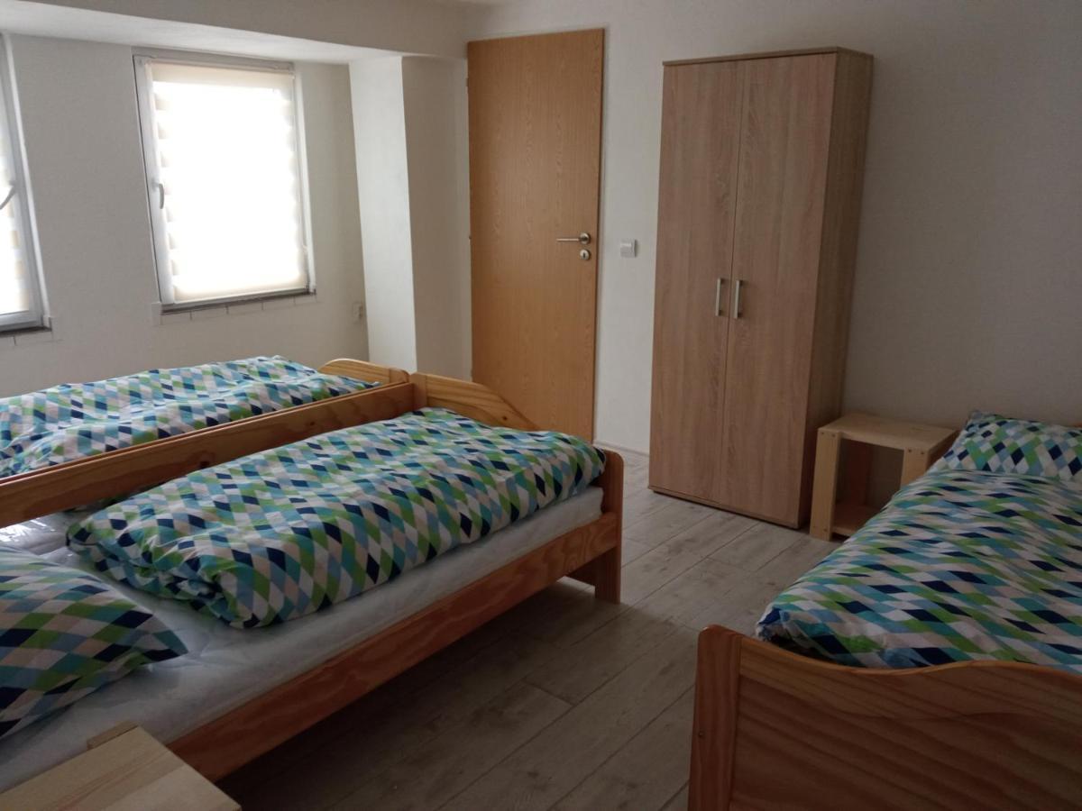 Apartmán Hulín, Chrášťany - černý Exteriér fotografie